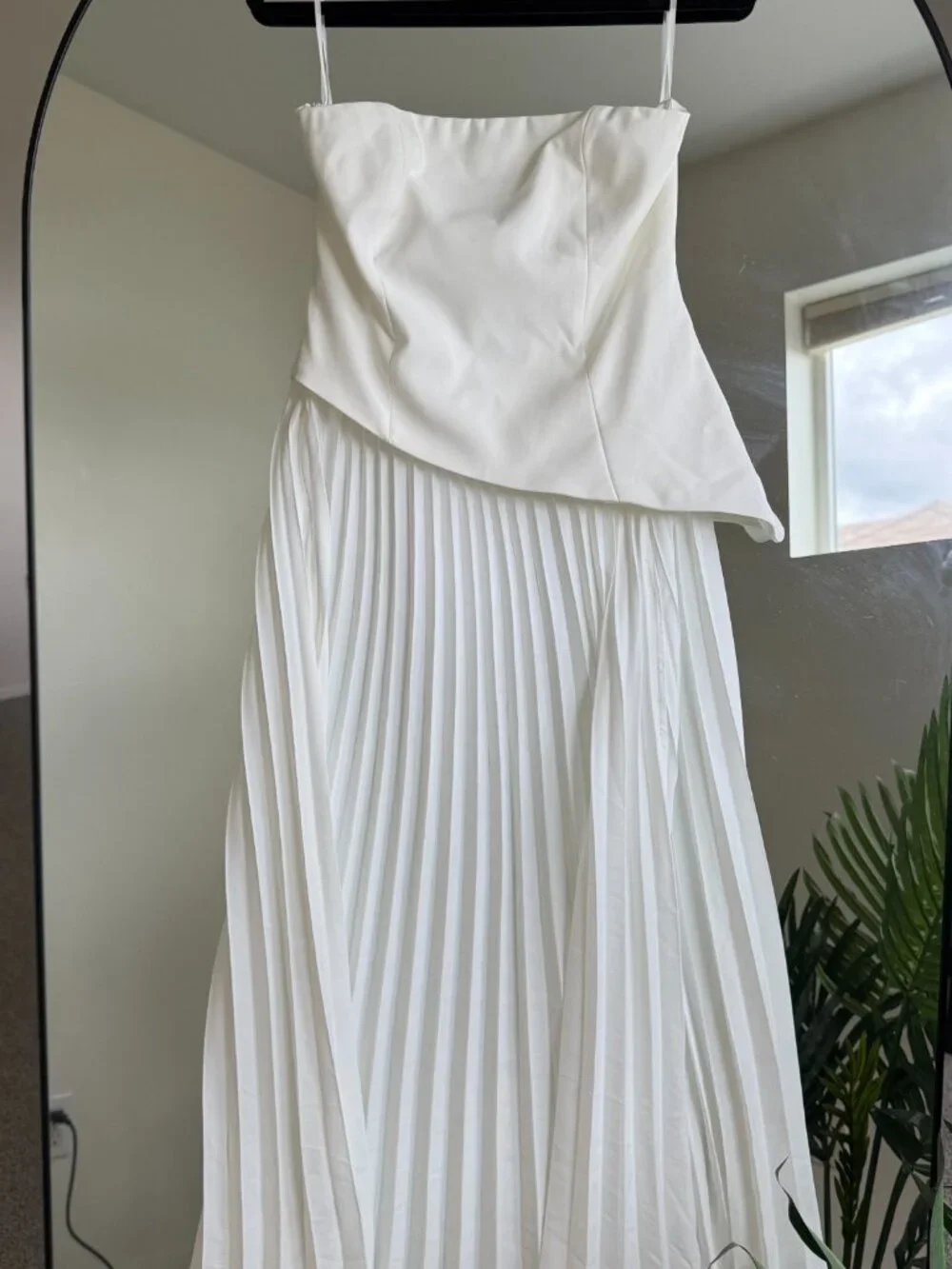 White Solid Pleated Strapless Split Dress - Picture 4 of 5